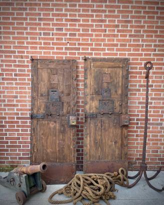 PORTE DI CARCERE PRIGIONE CELLA CONVENTO ENOTECA