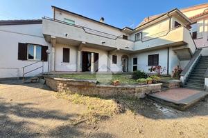 PORZIONE DI BIFAMILIARE A MONTEFIASCONE