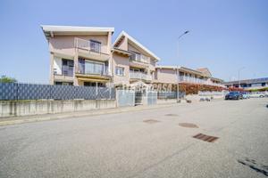 TRE LOCALI DI RECENTE COSTRUZIONE COL GIARDINO!!