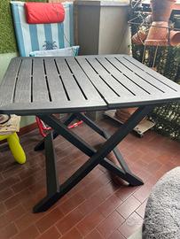 Tavolino da esterno in resina pieghevole