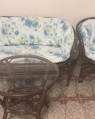Set da giardino due poltrone ,divano e tavolino