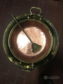 Braciere antico con paletta