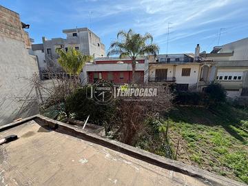 CASA SINGOLA CON GIARDINO - EDIFICABILE