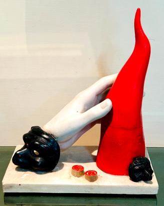 Artigianale - Mano in pietra e corno in terracotta