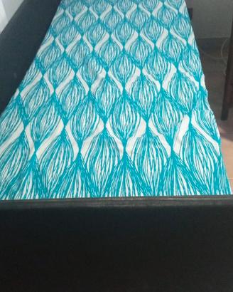 Letto apribile con due materassi e un cuscino