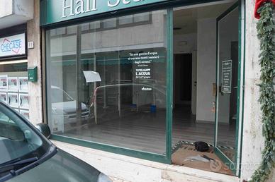 Centro, negozio con vetrina