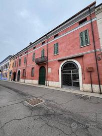 APPARTAMENTO QUADRILOCALE SU DUE LIVELLI IN CENTRO