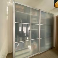 Armadio pax con ante scorrevoli satinate