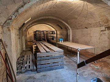 Cantina di ampia dimensione ad Alezio