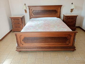 Letto, comodini e scrittoio antichi