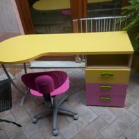 Scrivania colorata