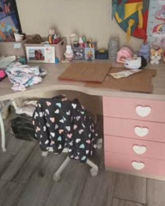 scrivania con sedia più colonna 