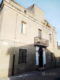Palazzina al centro storico di Tissi