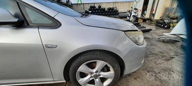 OPEL ASTRA 2013 - PARAFANGO DESTRO