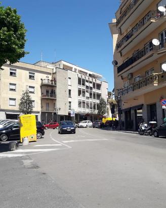 NEGOZIO A ALBANO LAZIALE