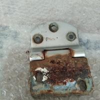 CERNIERA INFERIORE PORTELLONE POSTERIORE SUZUKI SA