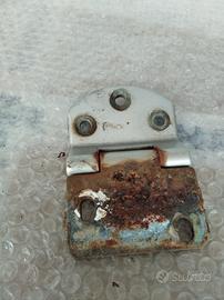 CERNIERA INFERIORE PORTELLONE POSTERIORE SUZUKI SA