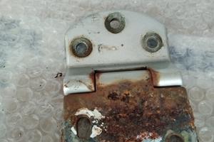 CERNIERA INFERIORE PORTELLONE POSTERIORE SUZUKI SA