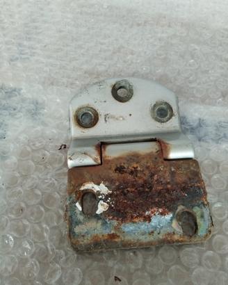 CERNIERA INFERIORE PORTELLONE POSTERIORE SUZUKI SA