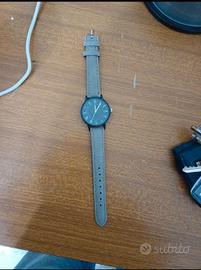 Orologio elegante grigio