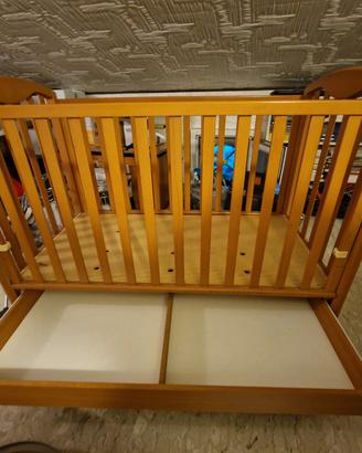 Culla in legno. 