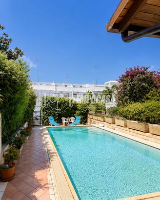 VILLA INDIPENDENTE CON PISCINA