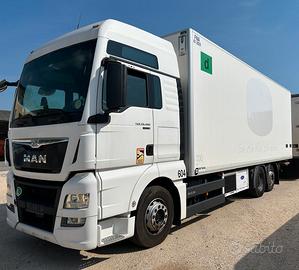 Man TGX 26.480 frigorifero (8.20m) con sponda