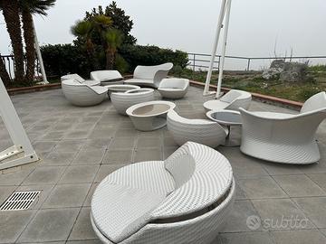 Divani e Sgabelli in rattan bianco