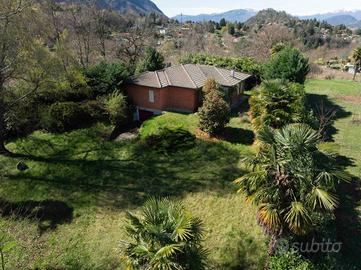 Incantevole villa immersa nel verde