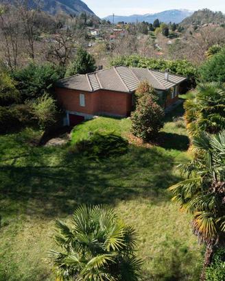 Incantevole villa immersa nel verde