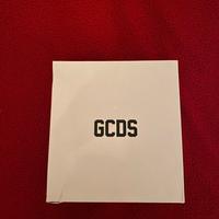 Scarpa con tacco GCDS calzata
