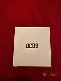 Scarpa con tacco GCDS calzata