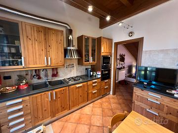 Cucina completa di elettrodomestici!