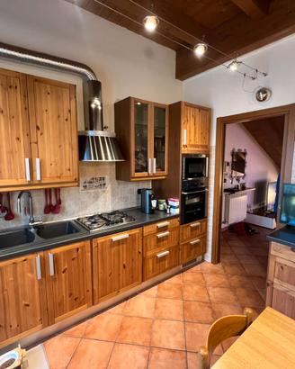 Cucina completa di elettrodomestici!