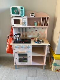 Cucina giocattolo con accessori