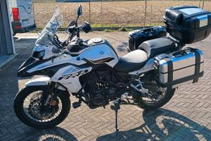 moto Benelli TRK 502x 