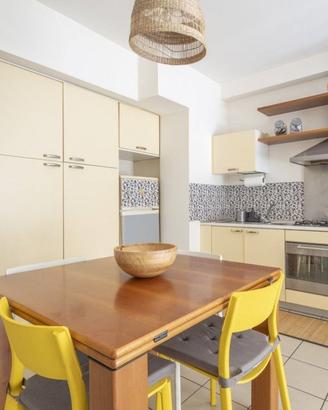 Ampio bilocale con terrazzo e posto auto