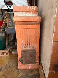 Antica stufa in ceramica