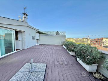 Attico / Mansarda di 100 m² con 4 locali a Catania