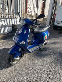 Vespa et 4 125