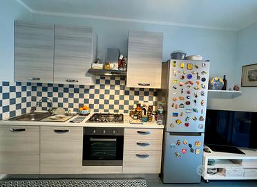 Cucina completa di elettrodomestici