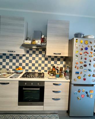 Cucina completa di elettrodomestici