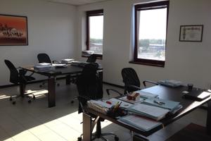 Ufficio molto luminoso con doppio ingresso