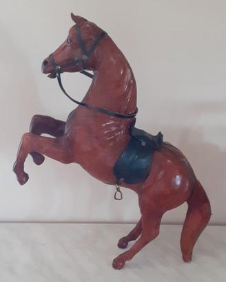 Cavallo rampante h. 40 cm rivestito cuoio