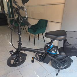 ebike bicicletta  pedalata assistita