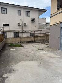 Immobile di 120 m² con 1 locale a Giugliano in Cam