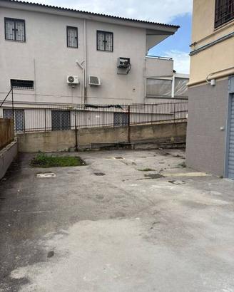 Immobile di 120 m² con 1 locale a Giugliano in Cam