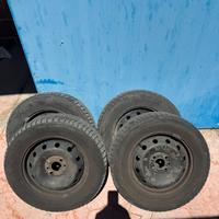 Cerchi in ferrro 14" con gomme invernali 186/65 14