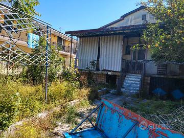 Soluzione indipendente di 160 mq con giardino