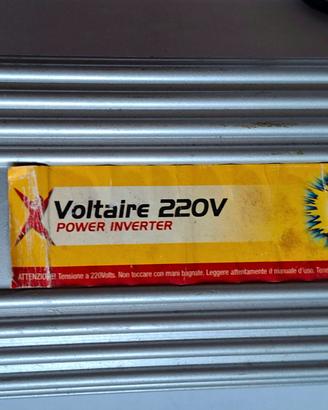 inverter di tensione per auto 12V → 220V